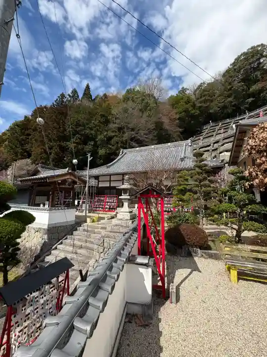 増福寺の{uncategorized: "未分類", other: "その他", undefined: "問題あり", building: "その他建物", grave: "お墓", sacred_gate: "鳥居", guardian: "狛犬", statue: "像", buddha: "仏像", history: "歴史", nature: "自然", garden: "庭園", animal: "動物", pagoda: "塔", temizu: "手水舎", mountain_gate: "山門・神門", sanctuary: "本殿・本堂", subordinate: "末社・摂社", art: "芸術", scenery: "景色", jizo: "地蔵", ema: "絵馬", goshuin: "御朱印", omikuji: "おみくじ", items: "授与品その他", amulet: "お守り", goshuincho: "御朱印帳", eats: "食事", festival: "お祭り", votive_dance: "神楽", shichigosan: "七五三参", wedding: "結婚式", experience: "体験その他", initially: "初詣", around: "周辺", anti_infection: "感染症対策"}