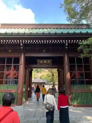 高徳院の山門・神門