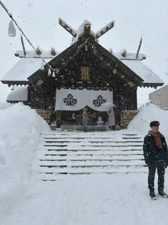 札幌諏訪神社の{uncategorized: "未分類", other: "その他", undefined: "問題あり", building: "その他建物", grave: "お墓", sacred_gate: "鳥居", guardian: "狛犬", statue: "像", buddha: "仏像", history: "歴史", nature: "自然", garden: "庭園", animal: "動物", pagoda: "塔", temizu: "手水舎", mountain_gate: "山門・神門", sanctuary: "本殿・本堂", subordinate: "末社・摂社", art: "芸術", scenery: "景色", jizo: "地蔵", ema: "絵馬", goshuin: "御朱印", omikuji: "おみくじ", items: "授与品その他", amulet: "お守り", goshuincho: "御朱印帳", eats: "食事", festival: "お祭り", votive_dance: "神楽", shichigosan: "七五三参", wedding: "結婚式", experience: "体験その他", initially: "初詣", around: "周辺", anti_infection: "感染症対策"}