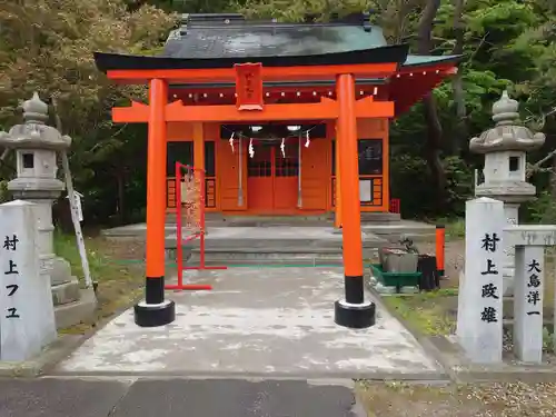 鶴若稲荷神社の鳥居