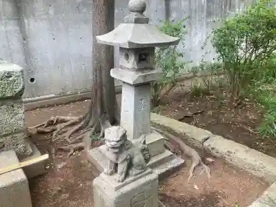 狸穴稲荷社の{uncategorized: "未分類", other: "その他", undefined: "問題あり", building: "その他建物", grave: "お墓", sacred_gate: "鳥居", guardian: "狛犬", statue: "像", buddha: "仏像", history: "歴史", nature: "自然", garden: "庭園", animal: "動物", pagoda: "塔", temizu: "手水舎", mountain_gate: "山門・神門", sanctuary: "本殿・本堂", subordinate: "末社・摂社", art: "芸術", scenery: "景色", jizo: "地蔵", ema: "絵馬", goshuin: "御朱印", omikuji: "おみくじ", items: "授与品その他", amulet: "お守り", goshuincho: "御朱印帳", eats: "食事", festival: "お祭り", votive_dance: "神楽", shichigosan: "七五三参", wedding: "結婚式", experience: "体験その他", initially: "初詣", around: "周辺", anti_infection: "感染症対策"}