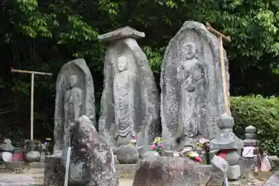 廃少菩提寺石多宝塔・石仏(滋賀県)