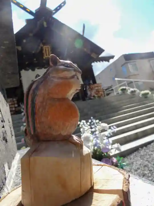札幌諏訪神社の像