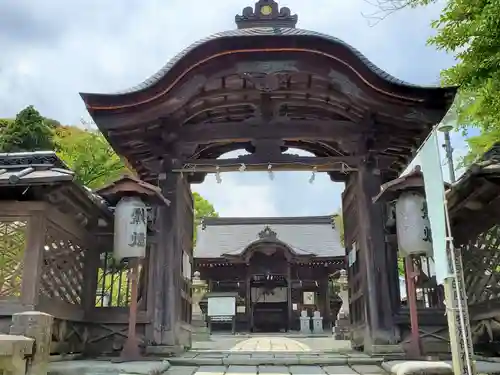 三尾神社の山門・神門