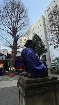 日本橋日枝神社の{uncategorized: "未分類", other: "その他", undefined: "問題あり", building: "その他建物", grave: "お墓", sacred_gate: "鳥居", guardian: "狛犬", statue: "像", buddha: "仏像", history: "歴史", nature: "自然", garden: "庭園", animal: "動物", pagoda: "塔", temizu: "手水舎", mountain_gate: "山門・神門", sanctuary: "本殿・本堂", subordinate: "末社・摂社", art: "芸術", scenery: "景色", jizo: "地蔵", ema: "絵馬", goshuin: "御朱印", omikuji: "おみくじ", items: "授与品その他", amulet: "お守り", goshuincho: "御朱印帳", eats: "食事", festival: "お祭り", votive_dance: "神楽", shichigosan: "七五三参", wedding: "結婚式", experience: "体験その他", initially: "初詣", around: "周辺", anti_infection: "感染症対策"}
