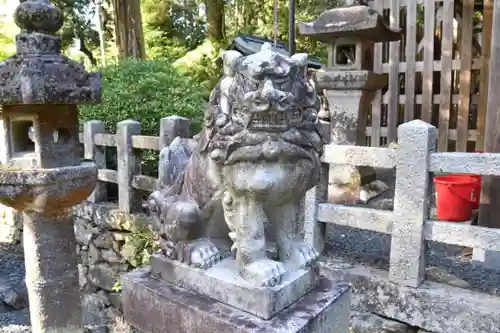 愛宕神社（阿多古神社）の狛犬