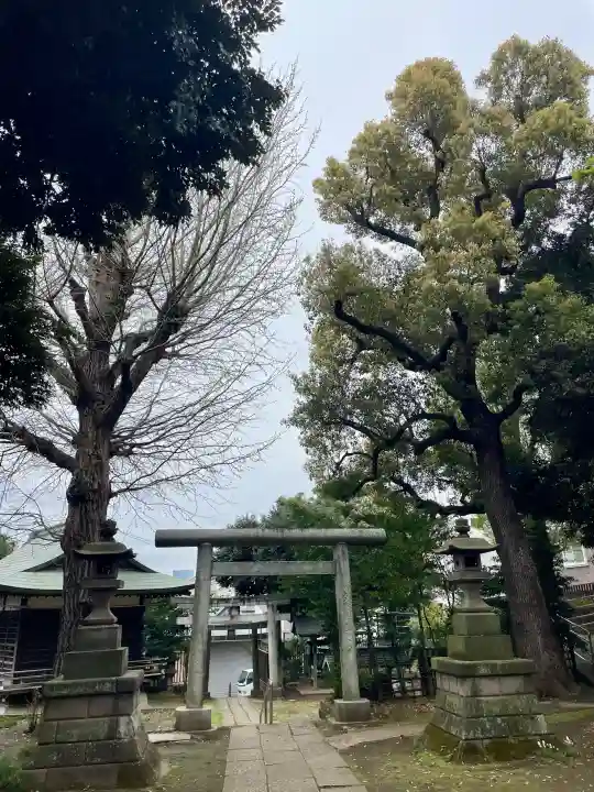 上高田氷川神社の{uncategorized: "未分類", other: "その他", undefined: "問題あり", building: "その他建物", grave: "お墓", sacred_gate: "鳥居", guardian: "狛犬", statue: "像", buddha: "仏像", history: "歴史", nature: "自然", garden: "庭園", animal: "動物", pagoda: "塔", temizu: "手水舎", mountain_gate: "山門・神門", sanctuary: "本殿・本堂", subordinate: "末社・摂社", art: "芸術", scenery: "景色", jizo: "地蔵", ema: "絵馬", goshuin: "御朱印", omikuji: "おみくじ", items: "授与品その他", amulet: "お守り", goshuincho: "御朱印帳", eats: "食事", festival: "お祭り", votive_dance: "神楽", shichigosan: "七五三参", wedding: "結婚式", experience: "体験その他", initially: "初詣", around: "周辺", anti_infection: "感染症対策"}