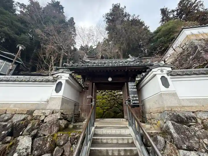 宝山寺の{uncategorized: "未分類", other: "その他", undefined: "問題あり", building: "その他建物", grave: "お墓", sacred_gate: "鳥居", guardian: "狛犬", statue: "像", buddha: "仏像", history: "歴史", nature: "自然", garden: "庭園", animal: "動物", pagoda: "塔", temizu: "手水舎", mountain_gate: "山門・神門", sanctuary: "本殿・本堂", subordinate: "末社・摂社", art: "芸術", scenery: "景色", jizo: "地蔵", ema: "絵馬", goshuin: "御朱印", omikuji: "おみくじ", items: "授与品その他", amulet: "お守り", goshuincho: "御朱印帳", eats: "食事", festival: "お祭り", votive_dance: "神楽", shichigosan: "七五三参", wedding: "結婚式", experience: "体験その他", initially: "初詣", around: "周辺", anti_infection: "感染症対策"}