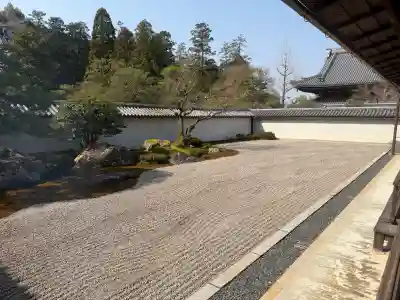 南禅寺の{uncategorized: "未分類", other: "その他", undefined: "問題あり", building: "その他建物", grave: "お墓", sacred_gate: "鳥居", guardian: "狛犬", statue: "像", buddha: "仏像", history: "歴史", nature: "自然", garden: "庭園", animal: "動物", pagoda: "塔", temizu: "手水舎", mountain_gate: "山門・神門", sanctuary: "本殿・本堂", subordinate: "末社・摂社", art: "芸術", scenery: "景色", jizo: "地蔵", ema: "絵馬", goshuin: "御朱印", omikuji: "おみくじ", items: "授与品その他", amulet: "お守り", goshuincho: "御朱印帳", eats: "食事", festival: "お祭り", votive_dance: "神楽", shichigosan: "七五三参", wedding: "結婚式", experience: "体験その他", initially: "初詣", around: "周辺", anti_infection: "感染症対策"}