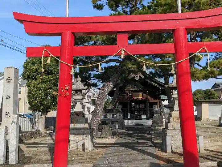 白山社の{uncategorized: "未分類", other: "その他", undefined: "問題あり", building: "その他建物", grave: "お墓", sacred_gate: "鳥居", guardian: "狛犬", statue: "像", buddha: "仏像", history: "歴史", nature: "自然", garden: "庭園", animal: "動物", pagoda: "塔", temizu: "手水舎", mountain_gate: "山門・神門", sanctuary: "本殿・本堂", subordinate: "末社・摂社", art: "芸術", scenery: "景色", jizo: "地蔵", ema: "絵馬", goshuin: "御朱印", omikuji: "おみくじ", items: "授与品その他", amulet: "お守り", goshuincho: "御朱印帳", eats: "食事", festival: "お祭り", votive_dance: "神楽", shichigosan: "七五三参", wedding: "結婚式", experience: "体験その他", initially: "初詣", around: "周辺", anti_infection: "感染症対策"}