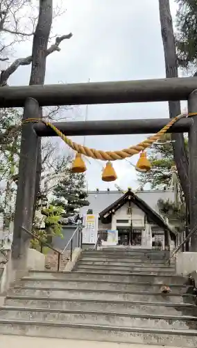 手稲神社の{uncategorized: "未分類", other: "その他", undefined: "問題あり", building: "その他建物", grave: "お墓", sacred_gate: "鳥居", guardian: "狛犬", statue: "像", buddha: "仏像", history: "歴史", nature: "自然", garden: "庭園", animal: "動物", pagoda: "塔", temizu: "手水舎", mountain_gate: "山門・神門", sanctuary: "本殿・本堂", subordinate: "末社・摂社", art: "芸術", scenery: "景色", jizo: "地蔵", ema: "絵馬", goshuin: "御朱印", omikuji: "おみくじ", items: "授与品その他", amulet: "お守り", goshuincho: "御朱印帳", eats: "食事", festival: "お祭り", votive_dance: "神楽", shichigosan: "七五三参", wedding: "結婚式", experience: "体験その他", initially: "初詣", around: "周辺", anti_infection: "感染症対策"}