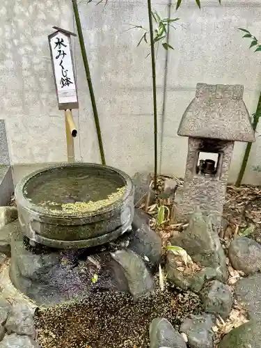 若一神社の手水舎