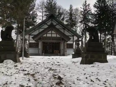 京極八幡神社の{uncategorized: "未分類", other: "その他", undefined: "問題あり", building: "その他建物", grave: "お墓", sacred_gate: "鳥居", guardian: "狛犬", statue: "像", buddha: "仏像", history: "歴史", nature: "自然", garden: "庭園", animal: "動物", pagoda: "塔", temizu: "手水舎", mountain_gate: "山門・神門", sanctuary: "本殿・本堂", subordinate: "末社・摂社", art: "芸術", scenery: "景色", jizo: "地蔵", ema: "絵馬", goshuin: "御朱印", omikuji: "おみくじ", items: "授与品その他", amulet: "お守り", goshuincho: "御朱印帳", eats: "食事", festival: "お祭り", votive_dance: "神楽", shichigosan: "七五三参", wedding: "結婚式", experience: "体験その他", initially: "初詣", around: "周辺", anti_infection: "感染症対策"}