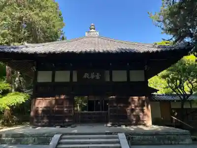 浄智寺の{uncategorized: "未分類", other: "その他", undefined: "問題あり", building: "その他建物", grave: "お墓", sacred_gate: "鳥居", guardian: "狛犬", statue: "像", buddha: "仏像", history: "歴史", nature: "自然", garden: "庭園", animal: "動物", pagoda: "塔", temizu: "手水舎", mountain_gate: "山門・神門", sanctuary: "本殿・本堂", subordinate: "末社・摂社", art: "芸術", scenery: "景色", jizo: "地蔵", ema: "絵馬", goshuin: "御朱印", omikuji: "おみくじ", items: "授与品その他", amulet: "お守り", goshuincho: "御朱印帳", eats: "食事", festival: "お祭り", votive_dance: "神楽", shichigosan: "七五三参", wedding: "結婚式", experience: "体験その他", initially: "初詣", around: "周辺", anti_infection: "感染症対策"}
