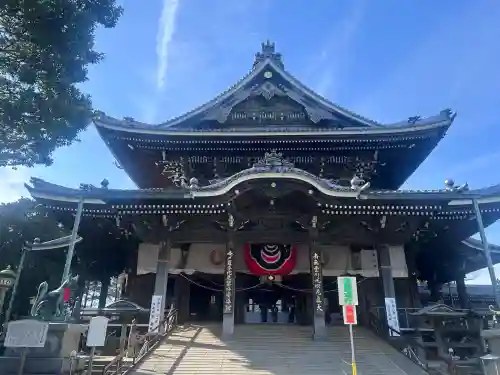 豊川閣　妙厳寺の{uncategorized: "未分類", other: "その他", undefined: "問題あり", building: "その他建物", grave: "お墓", sacred_gate: "鳥居", guardian: "狛犬", statue: "像", buddha: "仏像", history: "歴史", nature: "自然", garden: "庭園", animal: "動物", pagoda: "塔", temizu: "手水舎", mountain_gate: "山門・神門", sanctuary: "本殿・本堂", subordinate: "末社・摂社", art: "芸術", scenery: "景色", jizo: "地蔵", ema: "絵馬", goshuin: "御朱印", omikuji: "おみくじ", items: "授与品その他", amulet: "お守り", goshuincho: "御朱印帳", eats: "食事", festival: "お祭り", votive_dance: "神楽", shichigosan: "七五三参", wedding: "結婚式", experience: "体験その他", initially: "初詣", around: "周辺", anti_infection: "感染症対策"}