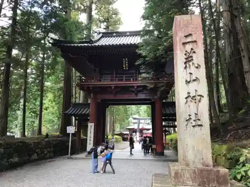 日光二荒山神社の山門