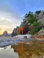 白蛇弁天(弁天島)の{uncategorized: "未分類", other: "その他", undefined: "問題あり", building: "その他建物", grave: "お墓", sacred_gate: "鳥居", guardian: "狛犬", statue: "像", buddha: "仏像", history: "歴史", nature: "自然", garden: "庭園", animal: "動物", pagoda: "塔", temizu: "手水舎", mountain_gate: "山門・神門", sanctuary: "本殿・本堂", subordinate: "末社・摂社", art: "芸術", scenery: "景色", jizo: "地蔵", ema: "絵馬", goshuin: "御朱印", omikuji: "おみくじ", items: "授与品その他", amulet: "お守り", goshuincho: "御朱印帳", eats: "食事", festival: "お祭り", votive_dance: "神楽", shichigosan: "七五三参", wedding: "結婚式", experience: "体験その他", initially: "初詣", around: "周辺", anti_infection: "感染症対策"}