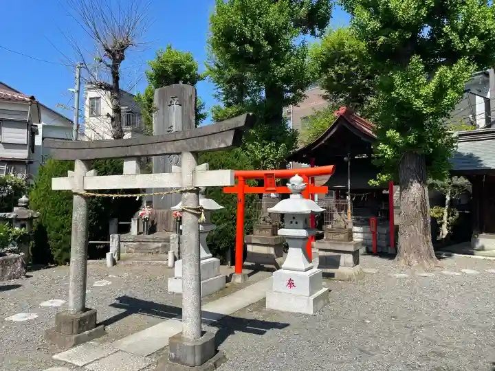 大戸神社の{uncategorized: "未分類", other: "その他", undefined: "問題あり", building: "その他建物", grave: "お墓", sacred_gate: "鳥居", guardian: "狛犬", statue: "像", buddha: "仏像", history: "歴史", nature: "自然", garden: "庭園", animal: "動物", pagoda: "塔", temizu: "手水舎", mountain_gate: "山門・神門", sanctuary: "本殿・本堂", subordinate: "末社・摂社", art: "芸術", scenery: "景色", jizo: "地蔵", ema: "絵馬", goshuin: "御朱印", omikuji: "おみくじ", items: "授与品その他", amulet: "お守り", goshuincho: "御朱印帳", eats: "食事", festival: "お祭り", votive_dance: "神楽", shichigosan: "七五三参", wedding: "結婚式", experience: "体験その他", initially: "初詣", around: "周辺", anti_infection: "感染症対策"}