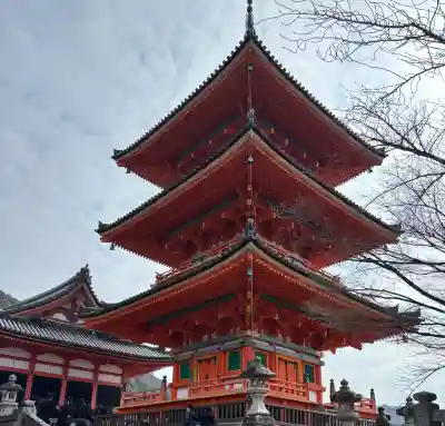 清水寺の{uncategorized: "未分類", other: "その他", undefined: "問題あり", building: "その他建物", grave: "お墓", sacred_gate: "鳥居", guardian: "狛犬", statue: "像", buddha: "仏像", history: "歴史", nature: "自然", garden: "庭園", animal: "動物", pagoda: "塔", temizu: "手水舎", mountain_gate: "山門・神門", sanctuary: "本殿・本堂", subordinate: "末社・摂社", art: "芸術", scenery: "景色", jizo: "地蔵", ema: "絵馬", goshuin: "御朱印", omikuji: "おみくじ", items: "授与品その他", amulet: "お守り", goshuincho: "御朱印帳", eats: "食事", festival: "お祭り", votive_dance: "神楽", shichigosan: "七五三参", wedding: "結婚式", experience: "体験その他", initially: "初詣", around: "周辺", anti_infection: "感染症対策"}