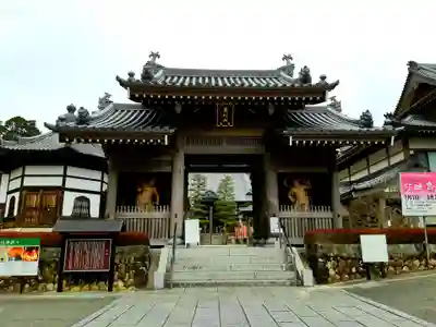 秋葉總本殿可睡斎の山門・神門