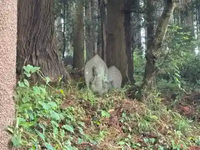 熊ノ木箒根神社の像