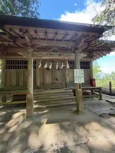 木幡山隠津島神社(二本松市)の{uncategorized: "未分類", other: "その他", undefined: "問題あり", building: "その他建物", grave: "お墓", sacred_gate: "鳥居", guardian: "狛犬", statue: "像", buddha: "仏像", history: "歴史", nature: "自然", garden: "庭園", animal: "動物", pagoda: "塔", temizu: "手水舎", mountain_gate: "山門・神門", sanctuary: "本殿・本堂", subordinate: "末社・摂社", art: "芸術", scenery: "景色", jizo: "地蔵", ema: "絵馬", goshuin: "御朱印", omikuji: "おみくじ", items: "授与品その他", amulet: "お守り", goshuincho: "御朱印帳", eats: "食事", festival: "お祭り", votive_dance: "神楽", shichigosan: "七五三参", wedding: "結婚式", experience: "体験その他", initially: "初詣", around: "周辺", anti_infection: "感染症対策"}