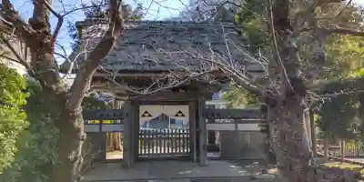 極楽寺（霊鷲山感應院極楽律寺）の山門・神門