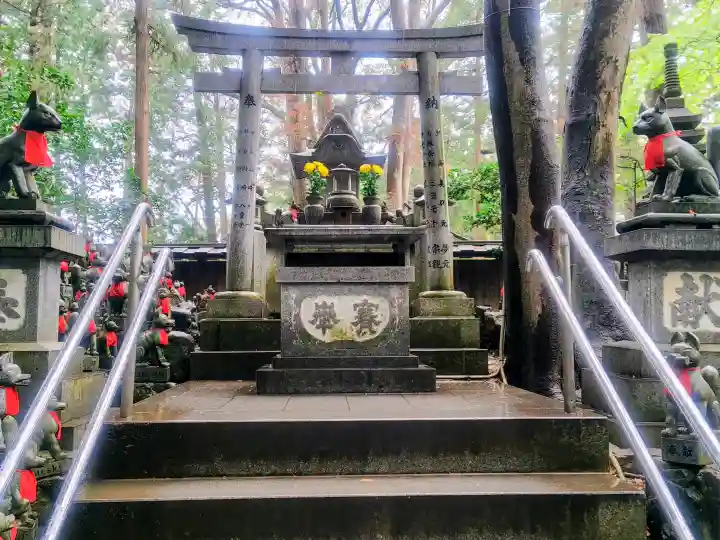 豊川閣 妙厳寺の{uncategorized: "未分類", other: "その他", undefined: "問題あり", building: "その他建物", grave: "お墓", sacred_gate: "鳥居", guardian: "狛犬", statue: "像", buddha: "仏像", history: "歴史", nature: "自然", garden: "庭園", animal: "動物", pagoda: "塔", temizu: "手水舎", mountain_gate: "山門・神門", sanctuary: "本殿・本堂", subordinate: "末社・摂社", art: "芸術", scenery: "景色", jizo: "地蔵", ema: "絵馬", goshuin: "御朱印", omikuji: "おみくじ", items: "授与品その他", amulet: "お守り", goshuincho: "御朱印帳", eats: "食事", festival: "お祭り", votive_dance: "神楽", shichigosan: "七五三参", wedding: "結婚式", experience: "体験その他", initially: "初詣", around: "周辺", anti_infection: "感染症対策"}