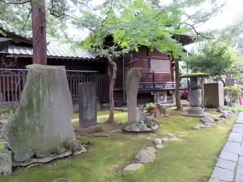 三囲神社の庭園