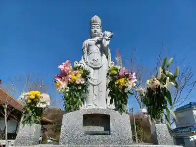 法雲寺の{uncategorized: "未分類", other: "その他", undefined: "問題あり", building: "その他建物", grave: "お墓", sacred_gate: "鳥居", guardian: "狛犬", statue: "像", buddha: "仏像", history: "歴史", nature: "自然", garden: "庭園", animal: "動物", pagoda: "塔", temizu: "手水舎", mountain_gate: "山門・神門", sanctuary: "本殿・本堂", subordinate: "末社・摂社", art: "芸術", scenery: "景色", jizo: "地蔵", ema: "絵馬", goshuin: "御朱印", omikuji: "おみくじ", items: "授与品その他", amulet: "お守り", goshuincho: "御朱印帳", eats: "食事", festival: "お祭り", votive_dance: "神楽", shichigosan: "七五三参", wedding: "結婚式", experience: "体験その他", initially: "初詣", around: "周辺", anti_infection: "感染症対策"}