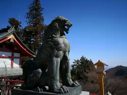 武蔵御嶽神社の狛犬