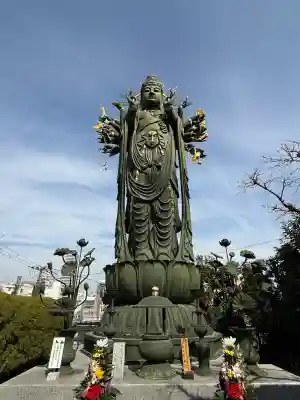 興徳寺の{uncategorized: "未分類", other: "その他", undefined: "問題あり", building: "その他建物", grave: "お墓", sacred_gate: "鳥居", guardian: "狛犬", statue: "像", buddha: "仏像", history: "歴史", nature: "自然", garden: "庭園", animal: "動物", pagoda: "塔", temizu: "手水舎", mountain_gate: "山門・神門", sanctuary: "本殿・本堂", subordinate: "末社・摂社", art: "芸術", scenery: "景色", jizo: "地蔵", ema: "絵馬", goshuin: "御朱印", omikuji: "おみくじ", items: "授与品その他", amulet: "お守り", goshuincho: "御朱印帳", eats: "食事", festival: "お祭り", votive_dance: "神楽", shichigosan: "七五三参", wedding: "結婚式", experience: "体験その他", initially: "初詣", around: "周辺", anti_infection: "感染症対策"}