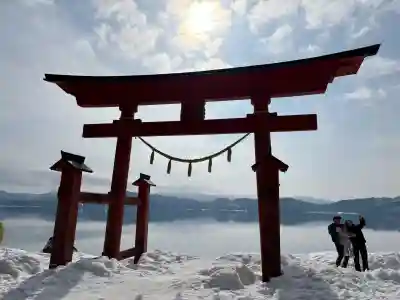 御座石神社の{uncategorized: "未分類", other: "その他", undefined: "問題あり", building: "その他建物", grave: "お墓", sacred_gate: "鳥居", guardian: "狛犬", statue: "像", buddha: "仏像", history: "歴史", nature: "自然", garden: "庭園", animal: "動物", pagoda: "塔", temizu: "手水舎", mountain_gate: "山門・神門", sanctuary: "本殿・本堂", subordinate: "末社・摂社", art: "芸術", scenery: "景色", jizo: "地蔵", ema: "絵馬", goshuin: "御朱印", omikuji: "おみくじ", items: "授与品その他", amulet: "お守り", goshuincho: "御朱印帳", eats: "食事", festival: "お祭り", votive_dance: "神楽", shichigosan: "七五三参", wedding: "結婚式", experience: "体験その他", initially: "初詣", around: "周辺", anti_infection: "感染症対策"}