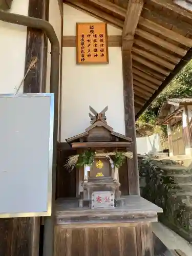 石上布都魂神社の{uncategorized: "未分類", other: "その他", undefined: "問題あり", building: "その他建物", grave: "お墓", sacred_gate: "鳥居", guardian: "狛犬", statue: "像", buddha: "仏像", history: "歴史", nature: "自然", garden: "庭園", animal: "動物", pagoda: "塔", temizu: "手水舎", mountain_gate: "山門・神門", sanctuary: "本殿・本堂", subordinate: "末社・摂社", art: "芸術", scenery: "景色", jizo: "地蔵", ema: "絵馬", goshuin: "御朱印", omikuji: "おみくじ", items: "授与品その他", amulet: "お守り", goshuincho: "御朱印帳", eats: "食事", festival: "お祭り", votive_dance: "神楽", shichigosan: "七五三参", wedding: "結婚式", experience: "体験その他", initially: "初詣", around: "周辺", anti_infection: "感染症対策"}