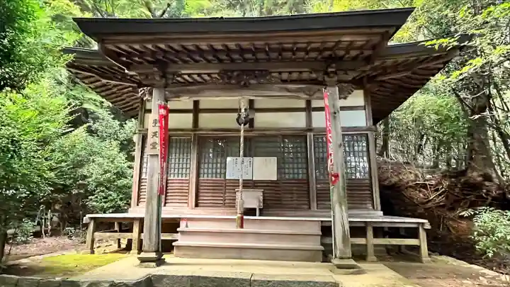 高代寺の本殿・本堂