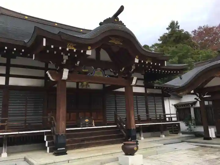 薬王院の本殿・本堂