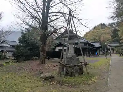 柳廼社の{uncategorized: "未分類", other: "その他", undefined: "問題あり", building: "その他建物", grave: "お墓", sacred_gate: "鳥居", guardian: "狛犬", statue: "像", buddha: "仏像", history: "歴史", nature: "自然", garden: "庭園", animal: "動物", pagoda: "塔", temizu: "手水舎", mountain_gate: "山門・神門", sanctuary: "本殿・本堂", subordinate: "末社・摂社", art: "芸術", scenery: "景色", jizo: "地蔵", ema: "絵馬", goshuin: "御朱印", omikuji: "おみくじ", items: "授与品その他", amulet: "お守り", goshuincho: "御朱印帳", eats: "食事", festival: "お祭り", votive_dance: "神楽", shichigosan: "七五三参", wedding: "結婚式", experience: "体験その他", initially: "初詣", around: "周辺", anti_infection: "感染症対策"}