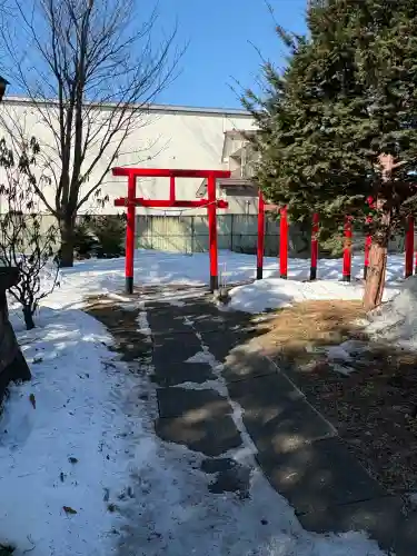 帯広三吉神社の{uncategorized: "未分類", other: "その他", undefined: "問題あり", building: "その他建物", grave: "お墓", sacred_gate: "鳥居", guardian: "狛犬", statue: "像", buddha: "仏像", history: "歴史", nature: "自然", garden: "庭園", animal: "動物", pagoda: "塔", temizu: "手水舎", mountain_gate: "山門・神門", sanctuary: "本殿・本堂", subordinate: "末社・摂社", art: "芸術", scenery: "景色", jizo: "地蔵", ema: "絵馬", goshuin: "御朱印", omikuji: "おみくじ", items: "授与品その他", amulet: "お守り", goshuincho: "御朱印帳", eats: "食事", festival: "お祭り", votive_dance: "神楽", shichigosan: "七五三参", wedding: "結婚式", experience: "体験その他", initially: "初詣", around: "周辺", anti_infection: "感染症対策"}