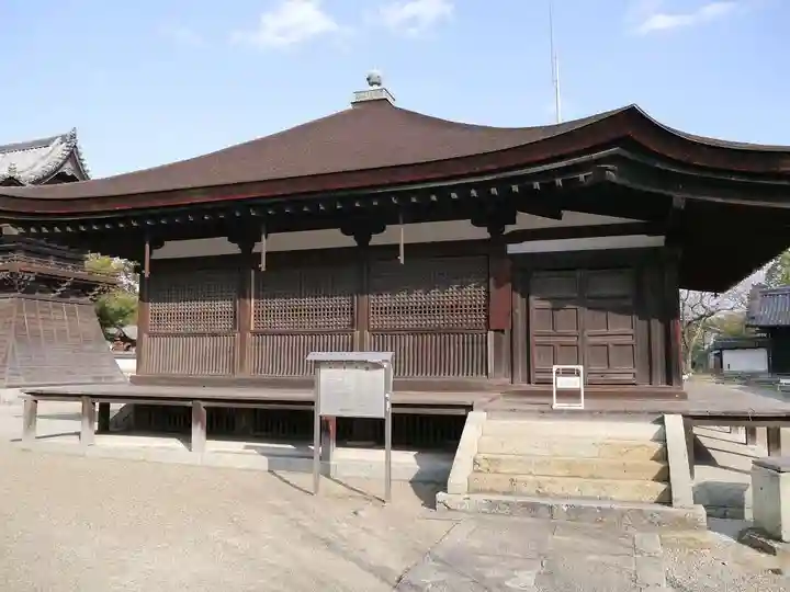 鶴林寺の本殿・本堂