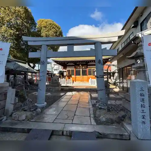 南宮宇佐八幡神社（脇浜神社）の{uncategorized: "未分類", other: "その他", undefined: "問題あり", building: "その他建物", grave: "お墓", sacred_gate: "鳥居", guardian: "狛犬", statue: "像", buddha: "仏像", history: "歴史", nature: "自然", garden: "庭園", animal: "動物", pagoda: "塔", temizu: "手水舎", mountain_gate: "山門・神門", sanctuary: "本殿・本堂", subordinate: "末社・摂社", art: "芸術", scenery: "景色", jizo: "地蔵", ema: "絵馬", goshuin: "御朱印", omikuji: "おみくじ", items: "授与品その他", amulet: "お守り", goshuincho: "御朱印帳", eats: "食事", festival: "お祭り", votive_dance: "神楽", shichigosan: "七五三参", wedding: "結婚式", experience: "体験その他", initially: "初詣", around: "周辺", anti_infection: "感染症対策"}
