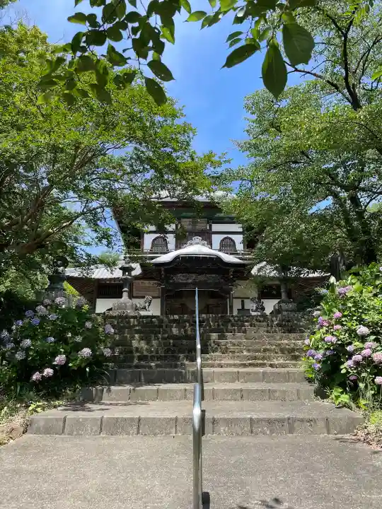 成身院 百体観音堂(さざえ堂)(埼玉県)