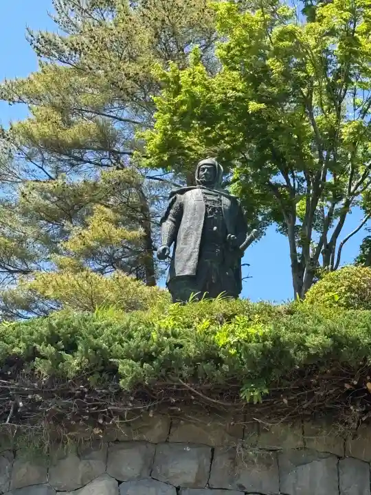 春日山神社の{uncategorized: "未分類", other: "その他", undefined: "問題あり", building: "その他建物", grave: "お墓", sacred_gate: "鳥居", guardian: "狛犬", statue: "像", buddha: "仏像", history: "歴史", nature: "自然", garden: "庭園", animal: "動物", pagoda: "塔", temizu: "手水舎", mountain_gate: "山門・神門", sanctuary: "本殿・本堂", subordinate: "末社・摂社", art: "芸術", scenery: "景色", jizo: "地蔵", ema: "絵馬", goshuin: "御朱印", omikuji: "おみくじ", items: "授与品その他", amulet: "お守り", goshuincho: "御朱印帳", eats: "食事", festival: "お祭り", votive_dance: "神楽", shichigosan: "七五三参", wedding: "結婚式", experience: "体験その他", initially: "初詣", around: "周辺", anti_infection: "感染症対策"}