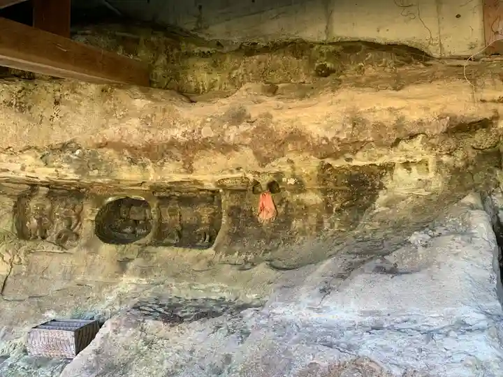 鮭立の磨崖仏(福島県)