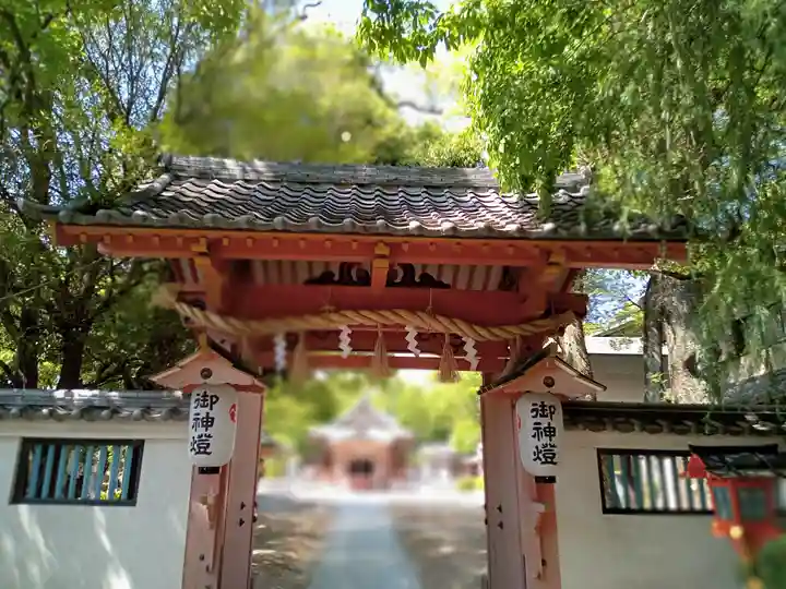 服部住吉神社の山門・神門