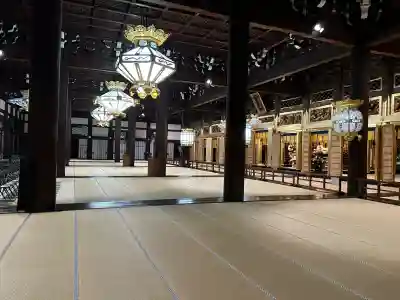 本願寺（西本願寺）の{uncategorized: "未分類", other: "その他", undefined: "問題あり", building: "その他建物", grave: "お墓", sacred_gate: "鳥居", guardian: "狛犬", statue: "像", buddha: "仏像", history: "歴史", nature: "自然", garden: "庭園", animal: "動物", pagoda: "塔", temizu: "手水舎", mountain_gate: "山門・神門", sanctuary: "本殿・本堂", subordinate: "末社・摂社", art: "芸術", scenery: "景色", jizo: "地蔵", ema: "絵馬", goshuin: "御朱印", omikuji: "おみくじ", items: "授与品その他", amulet: "お守り", goshuincho: "御朱印帳", eats: "食事", festival: "お祭り", votive_dance: "神楽", shichigosan: "七五三参", wedding: "結婚式", experience: "体験その他", initially: "初詣", around: "周辺", anti_infection: "感染症対策"}