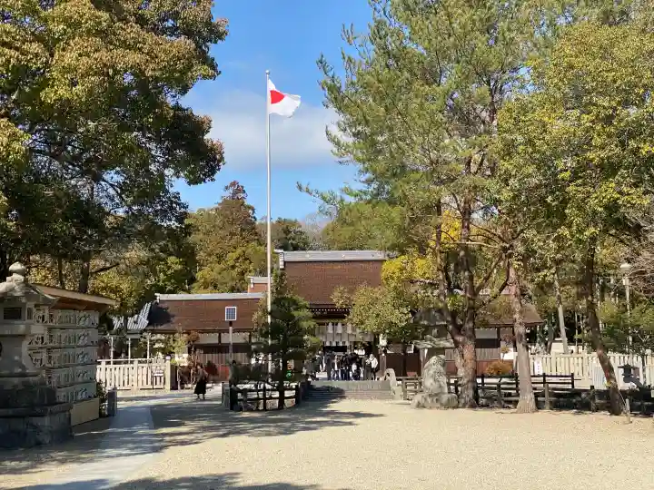 伊弉諾神宮の{uncategorized: "未分類", other: "その他", undefined: "問題あり", building: "その他建物", grave: "お墓", sacred_gate: "鳥居", guardian: "狛犬", statue: "像", buddha: "仏像", history: "歴史", nature: "自然", garden: "庭園", animal: "動物", pagoda: "塔", temizu: "手水舎", mountain_gate: "山門・神門", sanctuary: "本殿・本堂", subordinate: "末社・摂社", art: "芸術", scenery: "景色", jizo: "地蔵", ema: "絵馬", goshuin: "御朱印", omikuji: "おみくじ", items: "授与品その他", amulet: "お守り", goshuincho: "御朱印帳", eats: "食事", festival: "お祭り", votive_dance: "神楽", shichigosan: "七五三参", wedding: "結婚式", experience: "体験その他", initially: "初詣", around: "周辺", anti_infection: "感染症対策"}