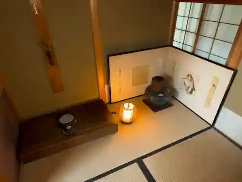 大池寺の{uncategorized: "未分類", other: "その他", undefined: "問題あり", building: "その他建物", grave: "お墓", sacred_gate: "鳥居", guardian: "狛犬", statue: "像", buddha: "仏像", history: "歴史", nature: "自然", garden: "庭園", animal: "動物", pagoda: "塔", temizu: "手水舎", mountain_gate: "山門・神門", sanctuary: "本殿・本堂", subordinate: "末社・摂社", art: "芸術", scenery: "景色", jizo: "地蔵", ema: "絵馬", goshuin: "御朱印", omikuji: "おみくじ", items: "授与品その他", amulet: "お守り", goshuincho: "御朱印帳", eats: "食事", festival: "お祭り", votive_dance: "神楽", shichigosan: "七五三参", wedding: "結婚式", experience: "体験その他", initially: "初詣", around: "周辺", anti_infection: "感染症対策"}