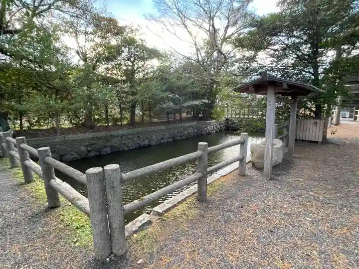 御食神社(豊受大神宮摂社)の{uncategorized: "未分類", other: "その他", undefined: "問題あり", building: "その他建物", grave: "お墓", sacred_gate: "鳥居", guardian: "狛犬", statue: "像", buddha: "仏像", history: "歴史", nature: "自然", garden: "庭園", animal: "動物", pagoda: "塔", temizu: "手水舎", mountain_gate: "山門・神門", sanctuary: "本殿・本堂", subordinate: "末社・摂社", art: "芸術", scenery: "景色", jizo: "地蔵", ema: "絵馬", goshuin: "御朱印", omikuji: "おみくじ", items: "授与品その他", amulet: "お守り", goshuincho: "御朱印帳", eats: "食事", festival: "お祭り", votive_dance: "神楽", shichigosan: "七五三参", wedding: "結婚式", experience: "体験その他", initially: "初詣", around: "周辺", anti_infection: "感染症対策"}