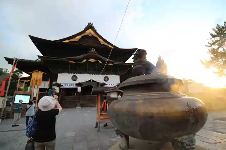 善光寺の本殿・本堂