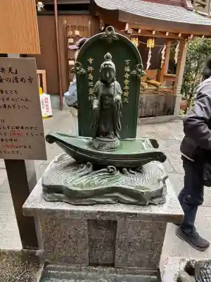 小網神社の像